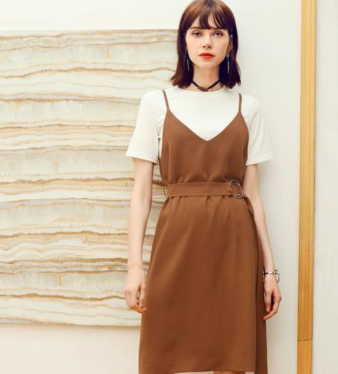 格子衬衫搭配A字半裙：彰显经典与新潮（图）