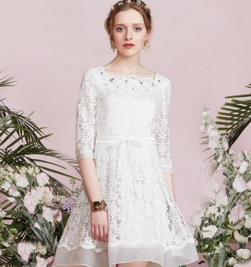 有了蕾丝连衣裙 谁还不是个小仙女咋滴