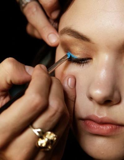 缤纷过夏日 搭配五彩眼妆最合适不过了(图) 缤纷过夏日 搭配五彩眼妆最合适不过了(图)