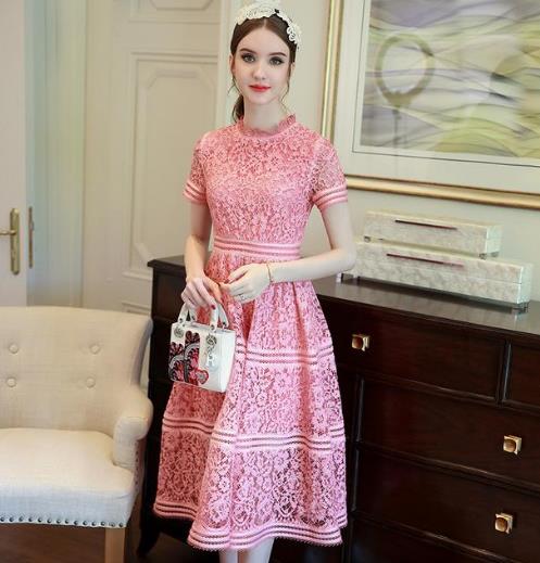 连衣裙该怎么穿搭 6款刺绣连衣裙搭配示范（图）