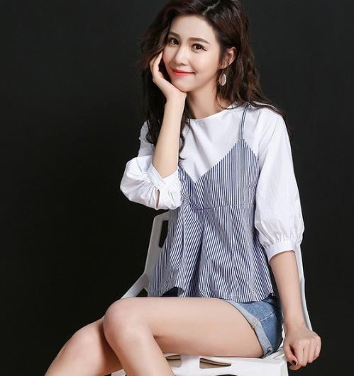 碎花雪纺衫搭配百褶裙 美的不二之选