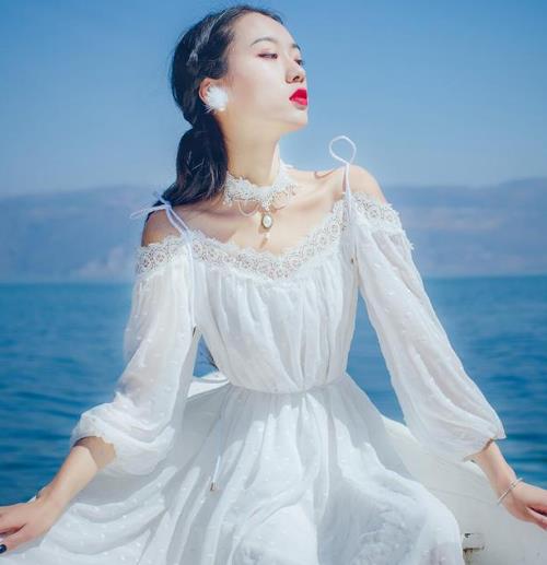 值得小个子入手的一款显高性感蕾丝连衣裙（图）