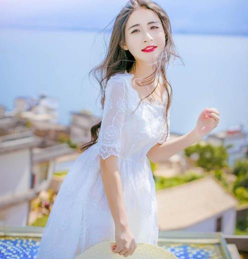 值得小个子入手的一款显高性感蕾丝连衣裙（图）