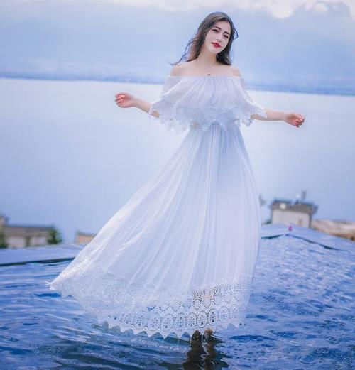 值得小个子入手的一款显高性感蕾丝连衣裙（图）