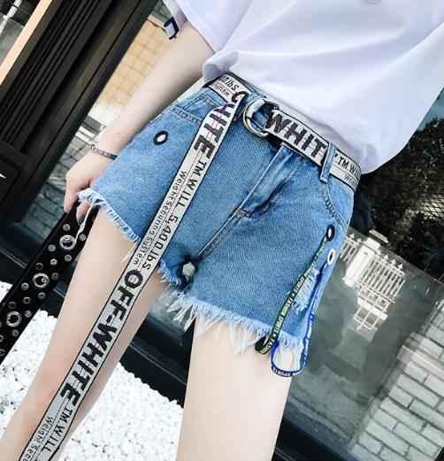 现在流行毛边牛仔短裤 5款短裤打造细腿小妖精 现在流行毛边牛仔短裤 5款短裤打造细腿小妖精