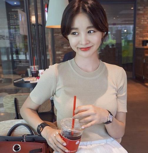 今年流行T恤这样穿 这5款T恤时尚显瘦还有范(图) 今年流行T恤这样穿 这5款T恤时尚显瘦还有范(图)