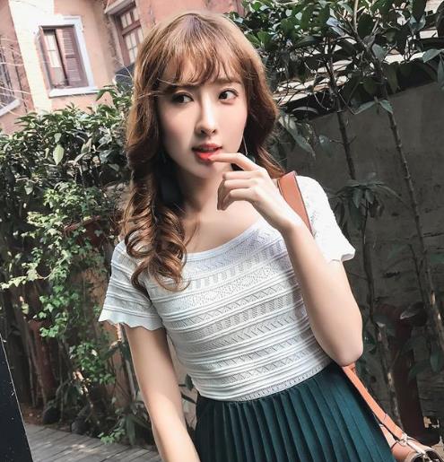 今年流行T恤这样穿 这5款T恤时尚显瘦还有范（图）