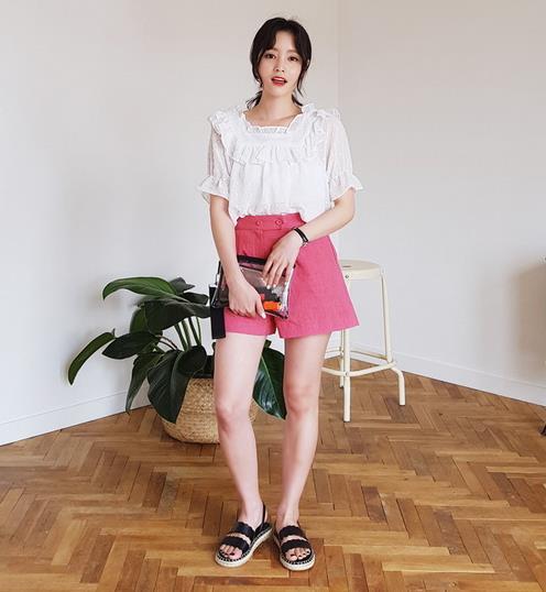 皮肤发黄穿什么颜色好看 这些穿搭绝对美（图）