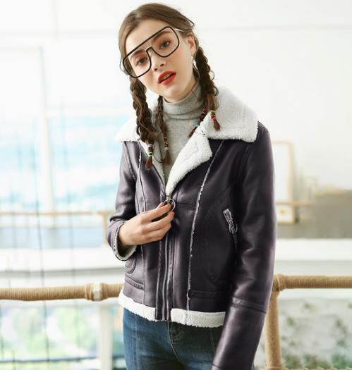 春款羊羔毛短外套的多种搭配：活力又干练（图）