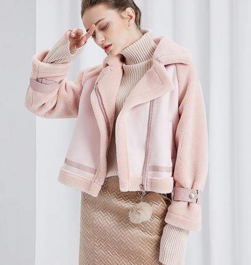 春款羊羔毛短外套的多种搭配：活力又干练（图）