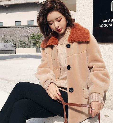 春款羊羔毛短外套的多种搭配：活力又干练（图）