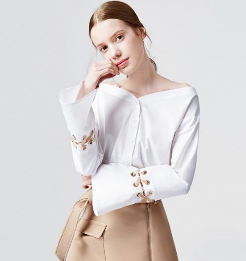 绑带长袖圆领毛衣搭配:凸显文艺气息 绑带长袖圆领毛衣搭配:凸显文艺气息