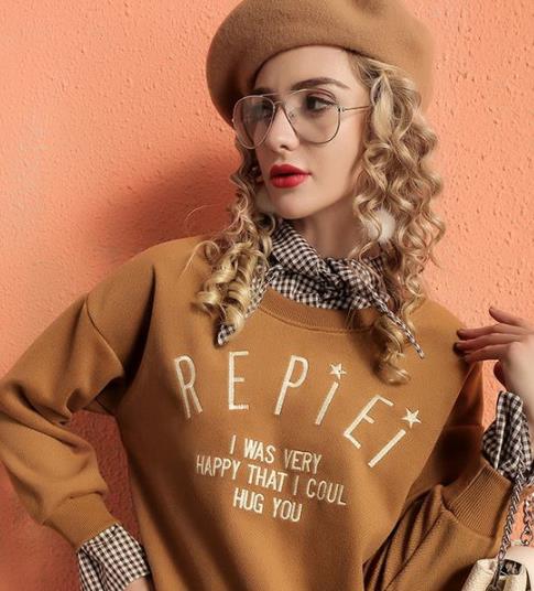 春季卫衣搭配示范 卫衣这样穿连背影都美爆了