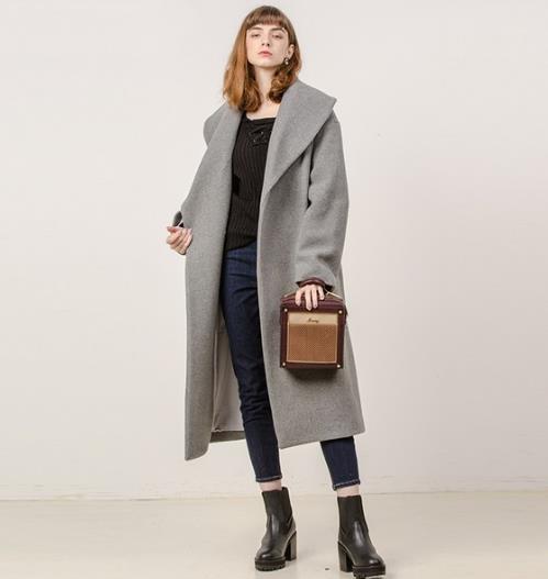 为什么明星都喜欢穿这样的中长款大衣（图）