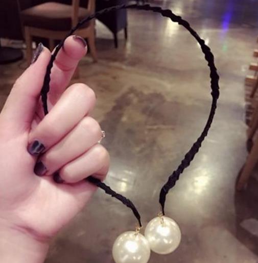 今年最流行这样的精致大气的耳环式发箍（图）