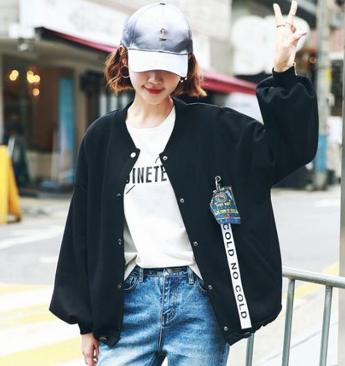 这几款外套搭配连衣裙 时尚度翻倍（图）