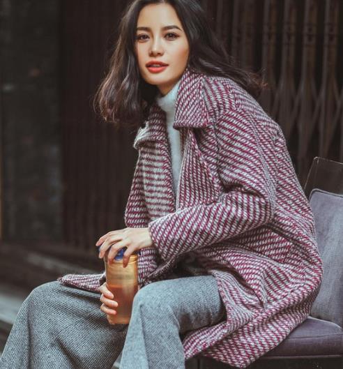 针织连衣裙这样搭配 气场绝对撑得住(图) 针织连衣裙这样搭配 气场绝对撑得住(图)