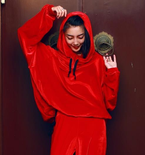 不要再穿大衣了 卫衣给你一百种个性穿法（图）