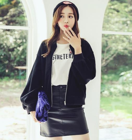 短款皮夹克搭配 优雅中带点小性感（图）