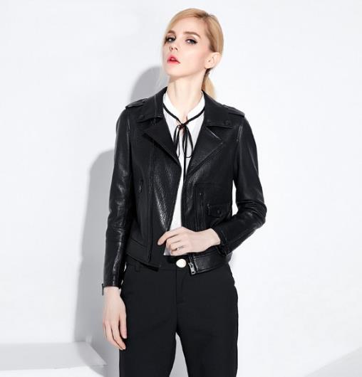 短款皮夹克搭配 优雅中带点小性感（图）