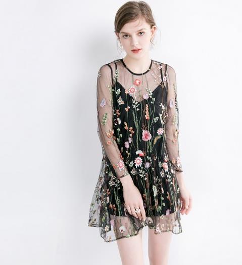 蕾丝半身长裙搭配卫衣:凸显大长腿(图) 蕾丝半身长裙搭配卫衣:凸显大长腿(图)