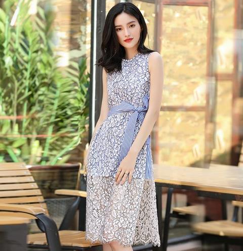 蕾丝半身长裙搭配卫衣:凸显大长腿(图) 蕾丝半身长裙搭配卫衣:凸显大长腿(图)