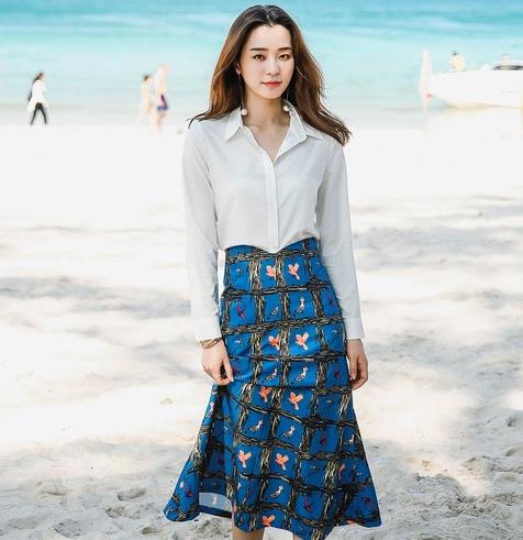 蕾丝半身长裙搭配卫衣：凸显大长腿（图）