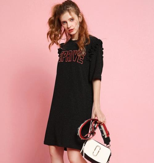 没有简约时尚的连衣裙如何赢得春天的喜爱（图）