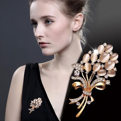 高贵典雅女人味怎能少了胸针的修饰（图）