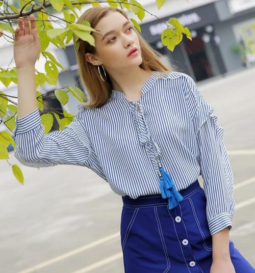 白衬衫的搭配如此性感抢眼也是没谁了（图）