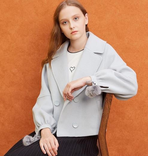 打造春日时尚的刺绣毛呢外套搭配示范（图）