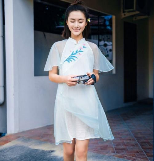 春款衬衫搭配牛仔裤就是一道好风景（图）