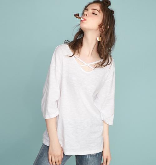 一年四季都必备的白T:修身显高技能翻倍(图) 一年四季都必备的白T:修身显高技能翻倍(图)