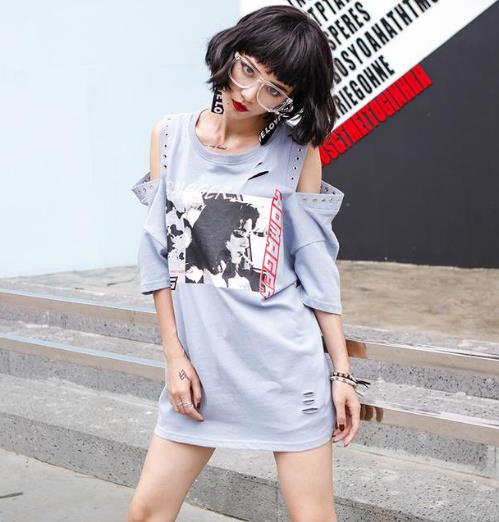 这样性感显气质的露肩T恤你有穿过吗(图) 这样性感显气质的露肩T恤你有穿过吗(图)