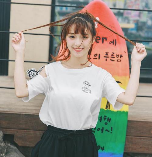 这样性感显气质的露肩T恤你有穿过吗(图) 这样性感显气质的露肩T恤你有穿过吗(图)