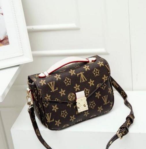 春季新款锁扣小方包 彰显时髦美感(图) 春季新款锁扣小方包 彰显时髦美感(图)