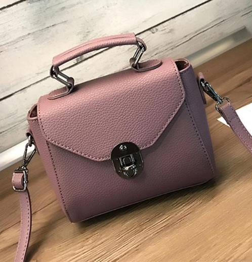 春季新款锁扣小方包 彰显时髦美感（图）