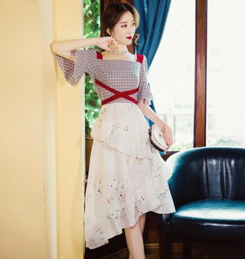 春夏最火的裙子当属格子蕾丝连衣裙（图）