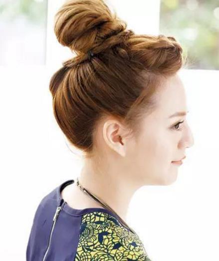 超简单的时尚扎法 三步扎出减龄花苞头（图）