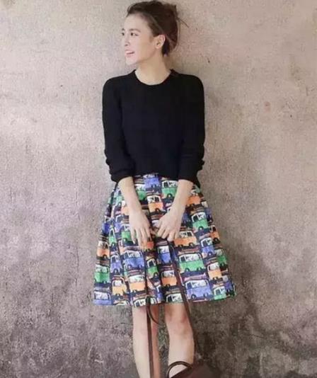 这4个穿衣技巧 肤色黑也能穿衣好看（图）