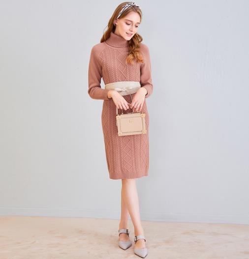 V领针织连衣裙是今年最流行的显瘦元素(图) V领针织连衣裙是今年最流行的显瘦元素(图)