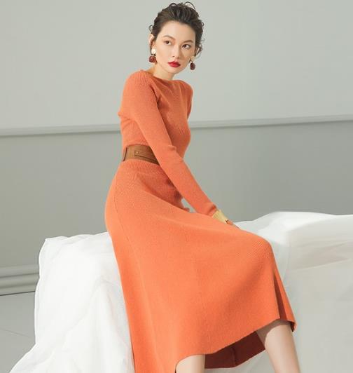 V领针织连衣裙是今年最流行的显瘦元素(图) V领针织连衣裙是今年最流行的显瘦元素(图)