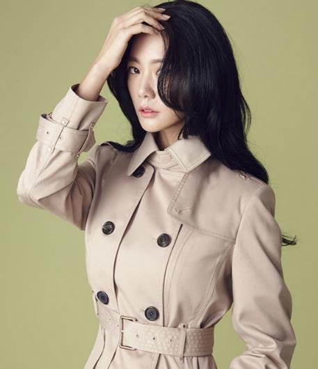 明星同款简约风衣 穿出春天里的飒爽英姿