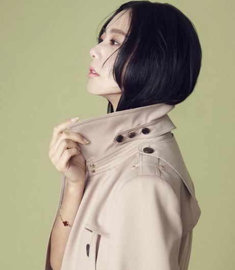 明星同款简约风衣 穿出春天里的飒爽英姿