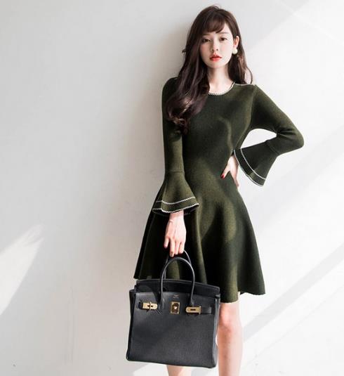 V领针织连衣裙是今年最流行的显瘦元素（图）