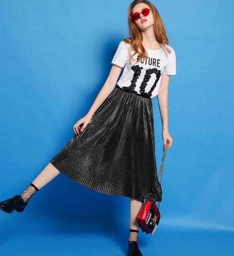 百褶连衣裙的多种搭配：个性又不失优雅（图）