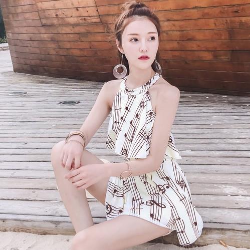 秀美腰打造大长腿有这样的条纹泳衣就够了 秀美腰打造大长腿有这样的条纹泳衣就够了