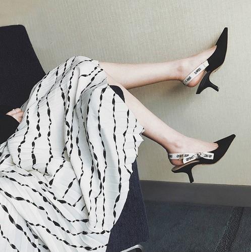 想时髦就从凉鞋着手 因为凉鞋必不可少(图) 想时髦就从凉鞋着手 因为凉鞋必不可少(图)