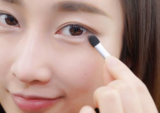 张扬醒目的双眼线猫眼妆的12种画法(图) 张扬醒目的双眼线猫眼妆的12种画法(图)