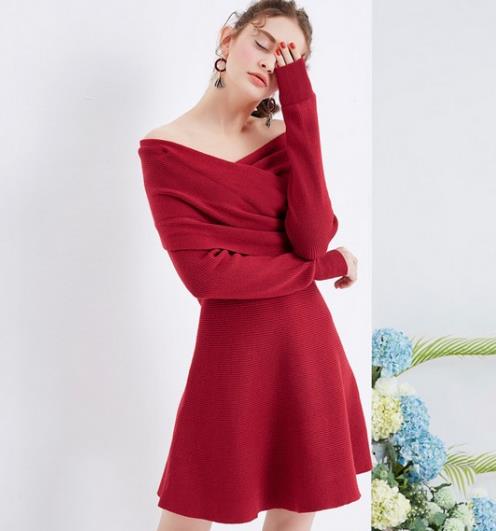 有了露肩连衣裙 再寻常的搭配也会不一样（图）